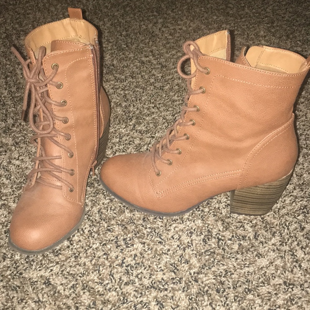 Charlotte Russe Booties size 8
